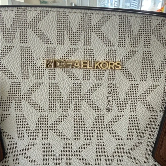 Michael Kors Cream Vanilla Signature Satchel with Brown Trim - Picture 2 of 12